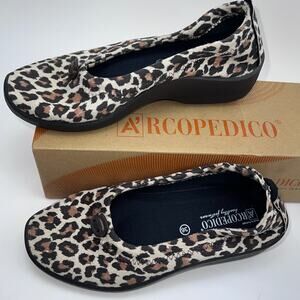 Arcopedico Walking Shoes Leopard, Women's Size 36, US 5.5-6, New in Box